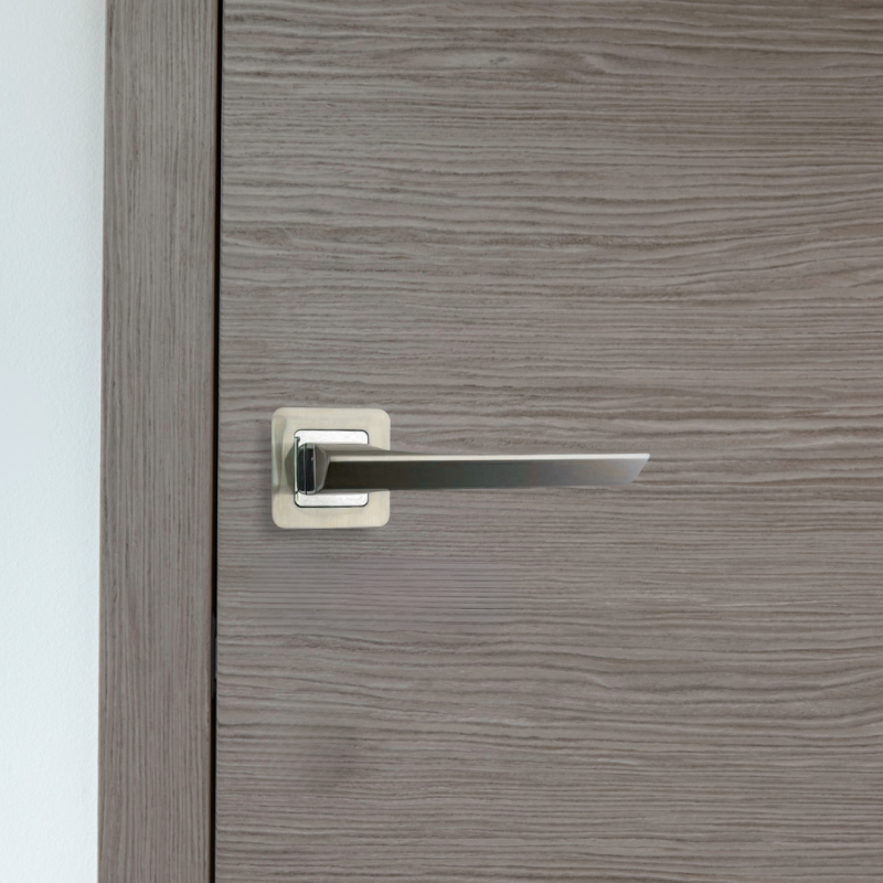 Poignées de porte sur rosace chromées satinées - Modèle Morgan